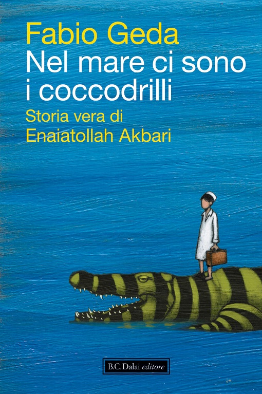 Copertina del libro con l'immagine di un ragazzo sulle spalle di un coccodrillo mentre attraversano una distesa d'acqua
